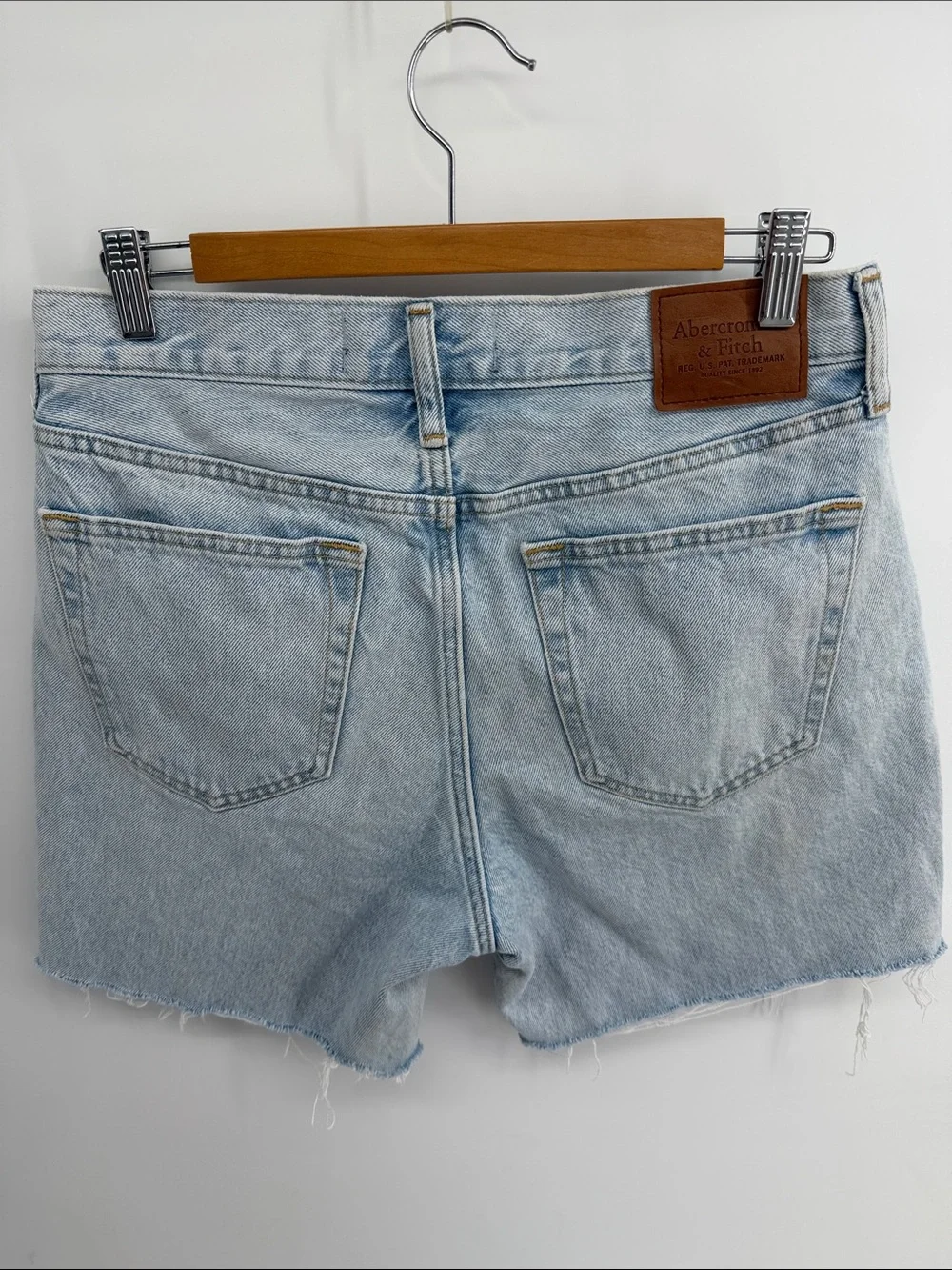 Abercrombie & Fitch 90’s loose fitting long inseam cutoff denim jean shorts 31